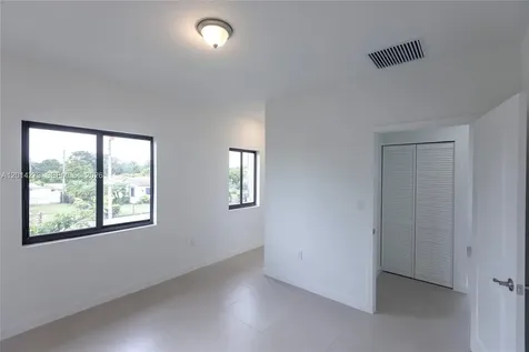 9151 NW 32 Avenue Miami FL 33147