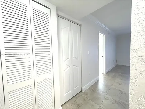 445 SW 11th Street Miami FL 33130