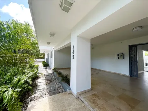 445 SW 11th Street Miami FL 33130