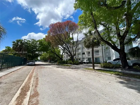 445 SW 11th Street Miami FL 33130