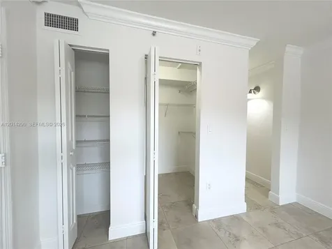445 SW 11th Street Miami FL 33130
