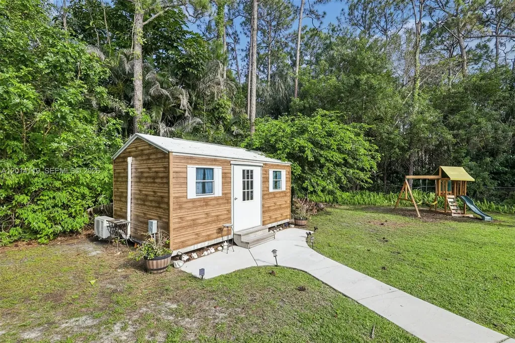 15698 N 77th Trail N Palm Beach Gardens FL 33418