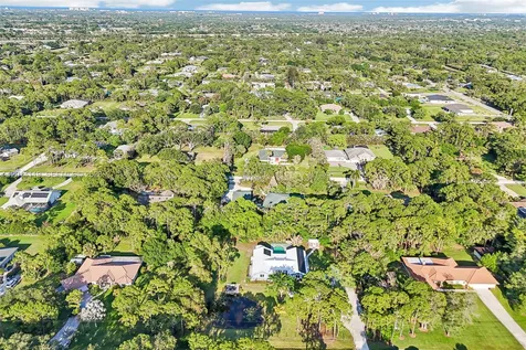15698 N 77th Trail N Palm Beach Gardens FL 33418