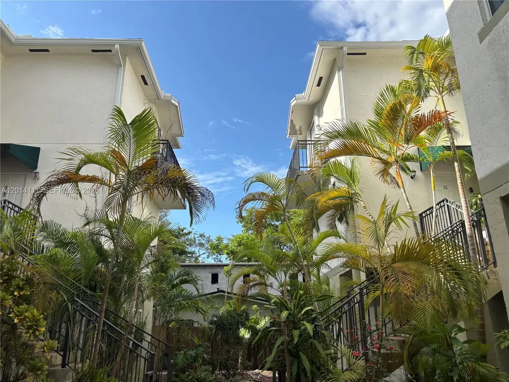 2850 Coconut Avenue Miami FL 33133