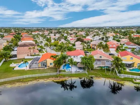 1080 NW 192nd Avenue Pembroke Pines FL 33029