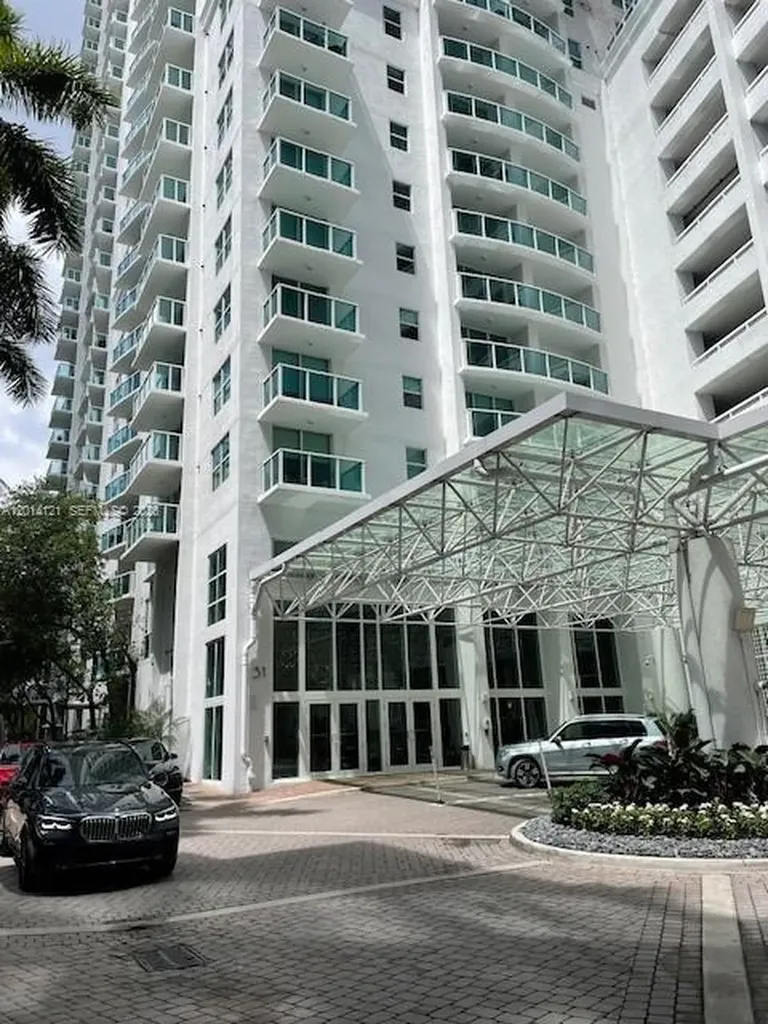 31 SE 5th Street Miami FL 33131