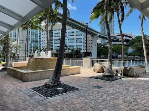 31 SE 5th Street Miami FL 33131