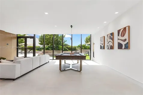 3034 Oak Avenue Miami FL 33133