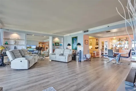11113 Biscayne Boulevard Miami FL 33181