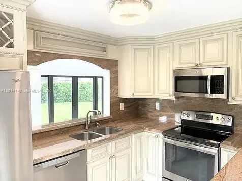 7168 SW 103 Court Circle Unincorporated Dade FL 33173