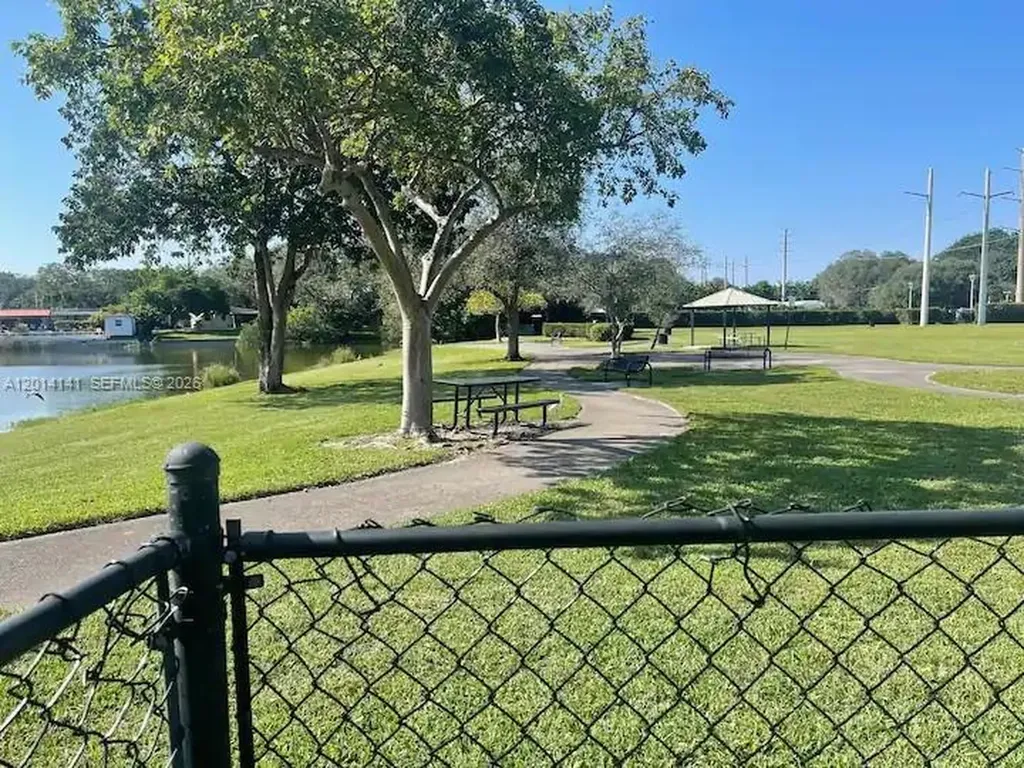 5737 Freedom Street Hollywood FL 33021