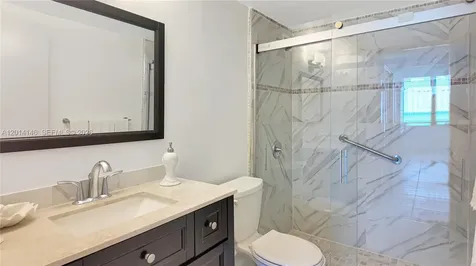 5601 Collins Avenue Miami Beach FL 33140