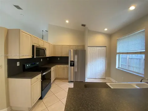 1210 S 13th Avenue Hollywood FL 33019