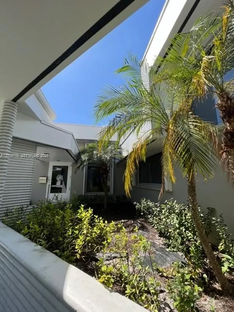 721 NE 3rd Avenue Fort Lauderdale FL 33304