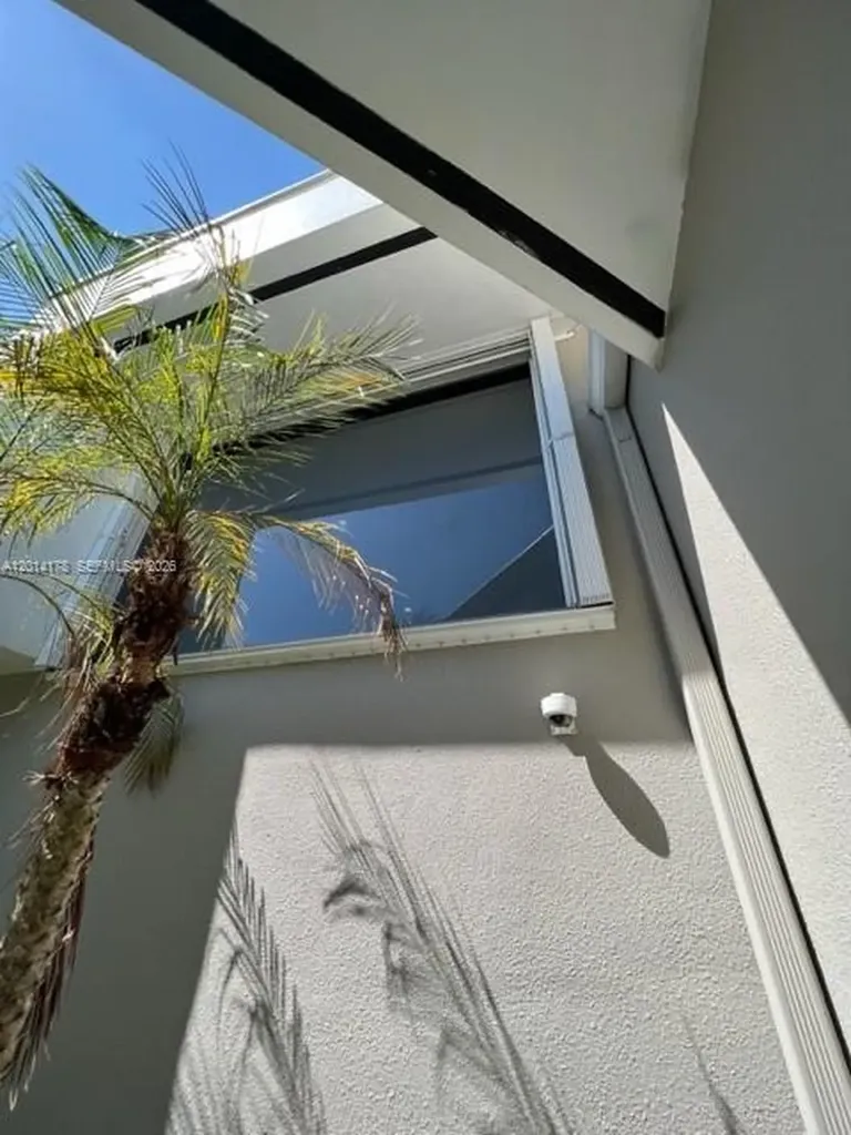 721 NE 3rd Avenue Fort Lauderdale FL 33304