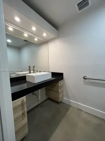 721 NE 3rd Avenue Fort Lauderdale FL 33304