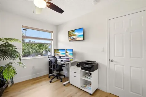 10833 NW 7th Street Miami FL 33172