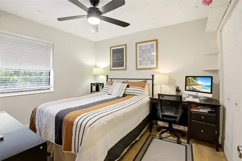 10833 NW 7th Street Miami FL 33172