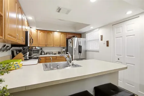10833 NW 7th Street Miami FL 33172