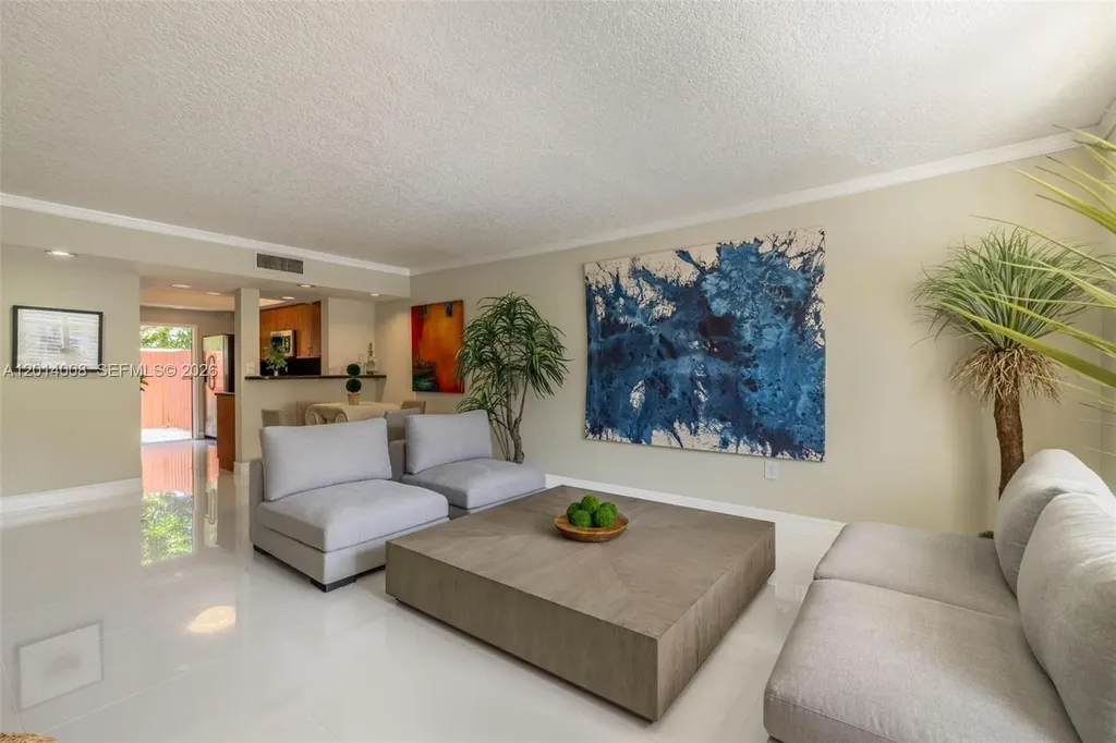 10122 SW 77th Court Miami FL 33156