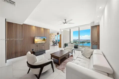 900 Biscayne Boulevard Miami FL 33132