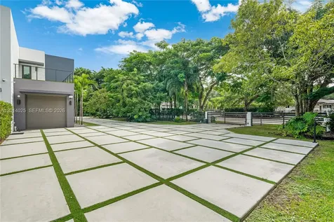 6695 SW 112th Street Pinecrest FL 33156