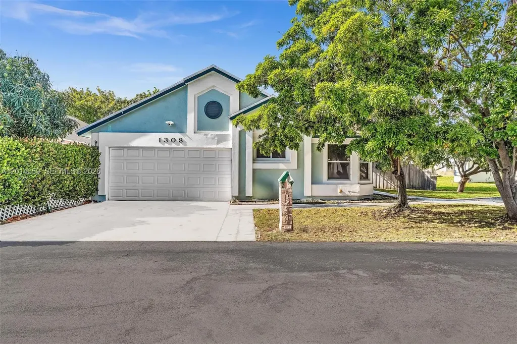 1308 E Glen Oak Road North Lauderdale FL 33068