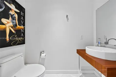 2711 S Ocean Drive Hollywood FL 33019