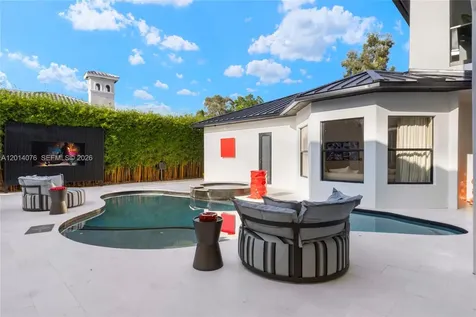 541 E Enclave Circle E Pembroke Pines FL 33027