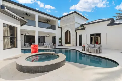 541 E Enclave Circle E Pembroke Pines FL 33027