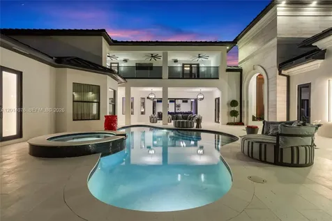 541 E Enclave Circle E Pembroke Pines FL 33027