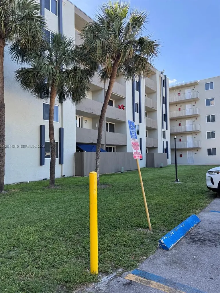 10090 NW 80th Court Hialeah Gardens FL 33016