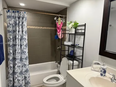 10090 NW 80th Court Hialeah Gardens FL 33016