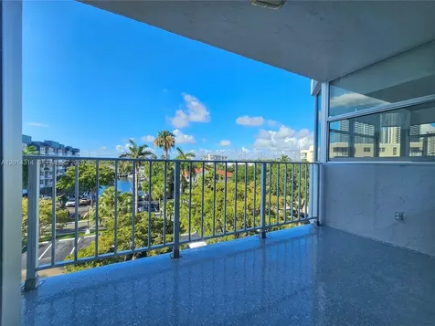 16546 NE 26th Avenue North Miami Beach FL 33160