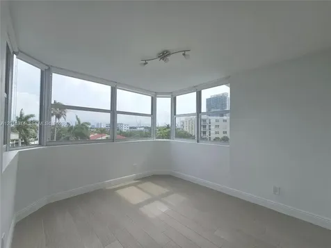 16546 NE 26th Avenue North Miami Beach FL 33160