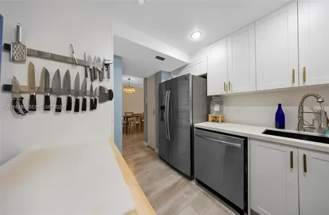800 West Avenue Miami Beach FL 33139