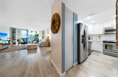 800 West Avenue Miami Beach FL 33139