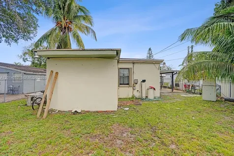 1379 NE 177th Street North Miami Beach FL 33162