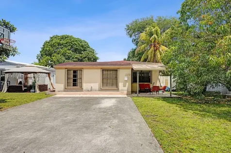 1379 NE 177th Street North Miami Beach FL 33162