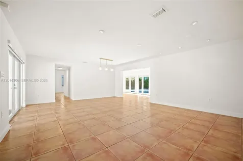 512 Warren Lane Key Biscayne FL 33149