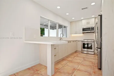 512 Warren Lane Key Biscayne FL 33149