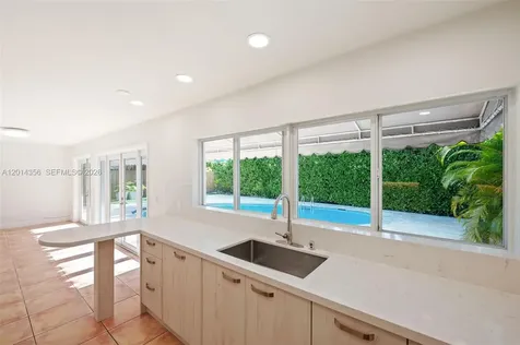 512 Warren Lane Key Biscayne FL 33149