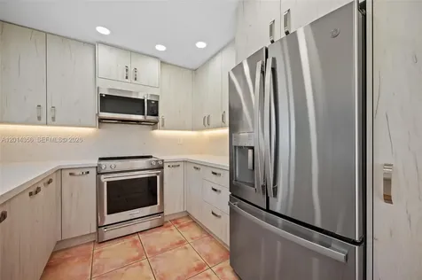 512 Warren Lane Key Biscayne FL 33149