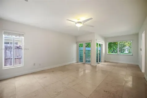 512 Warren Lane Key Biscayne FL 33149