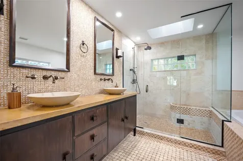 512 Warren Lane Key Biscayne FL 33149