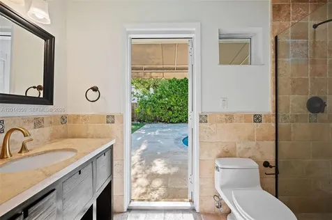 512 Warren Lane Key Biscayne FL 33149