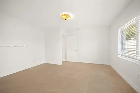 512 Warren Lane Key Biscayne FL 33149