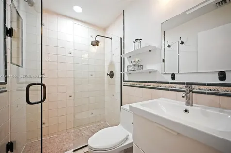 512 Warren Lane Key Biscayne FL 33149