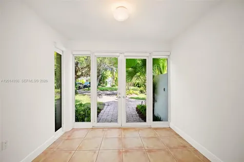 512 Warren Lane Key Biscayne FL 33149