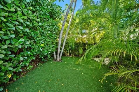 512 Warren Lane Key Biscayne FL 33149